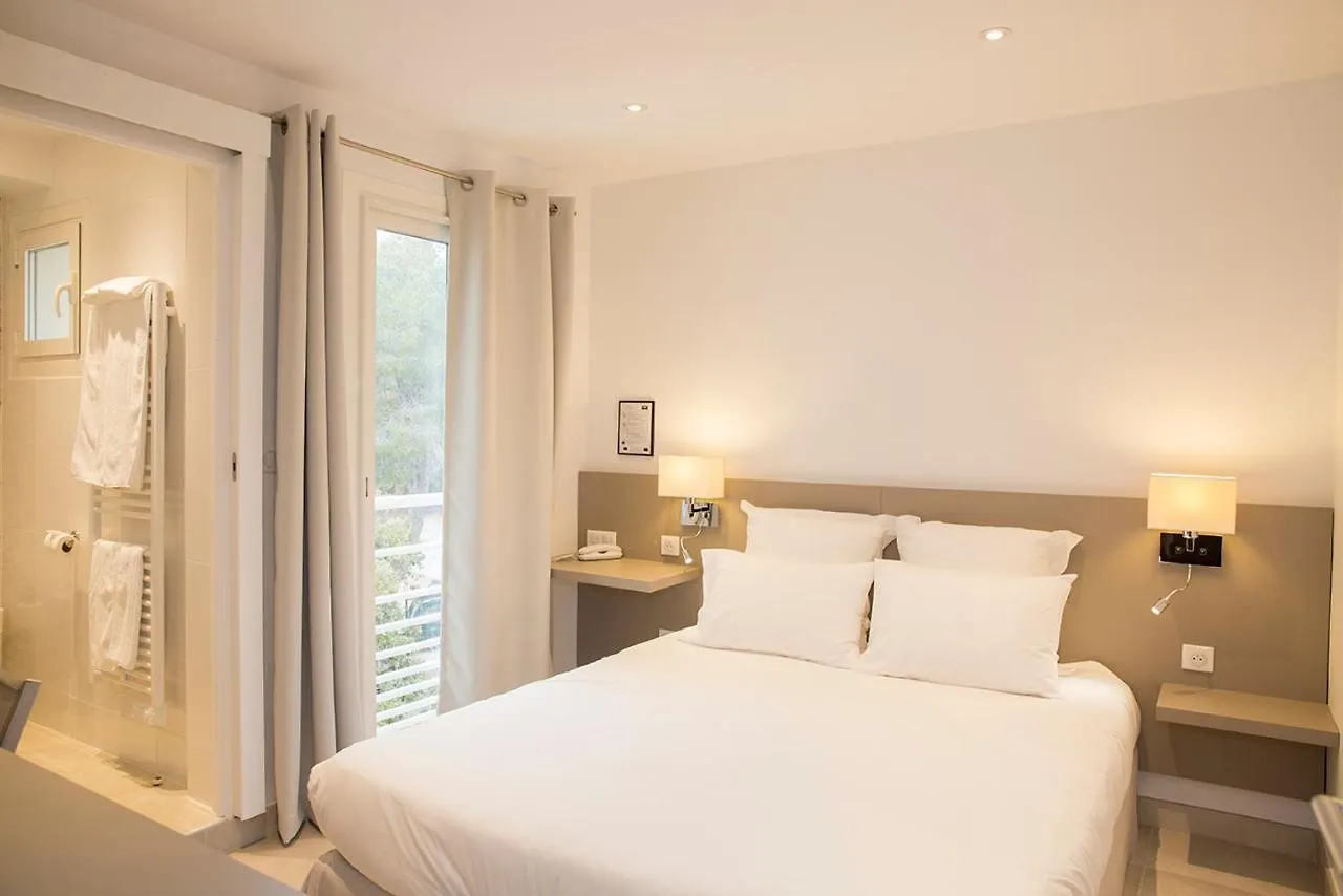 Hotel De La Plage - Hdlp Bormes-les-Mimosas 3*,  France