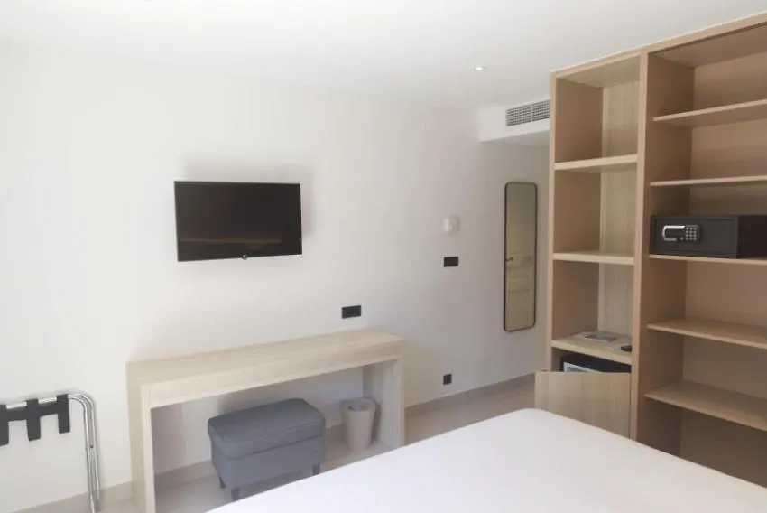 Hotel De La Plage - Hdlp Bormes-les-Mimosas 3*,