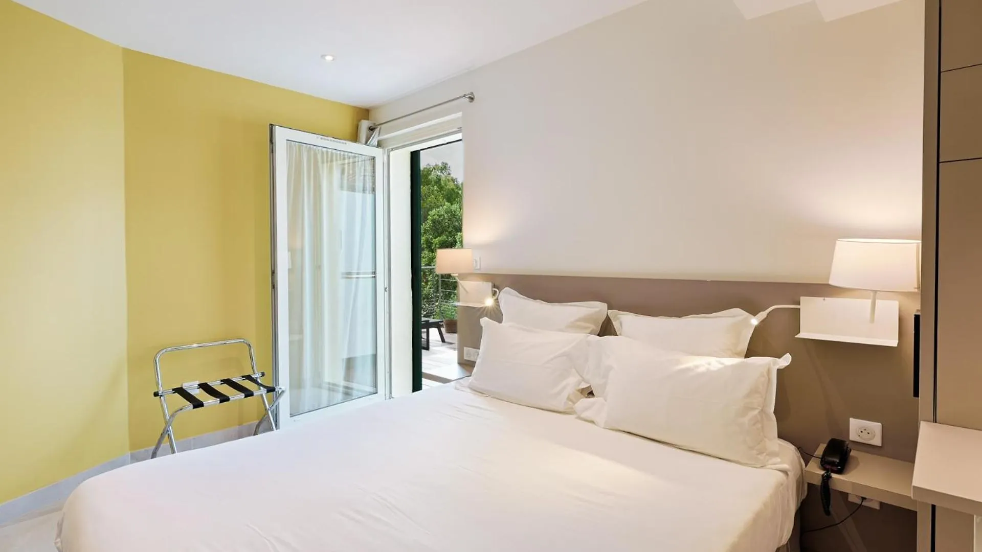 Hotel De La Plage - Hdlp Bormes-les-Mimosas 3*,  France